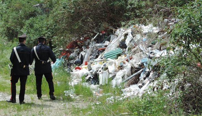 Area industriale diventata discarica