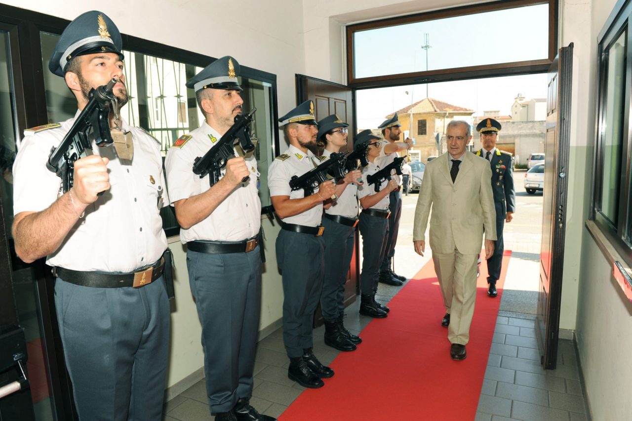 Il Prefetto in visita alla Guardia di Finanza