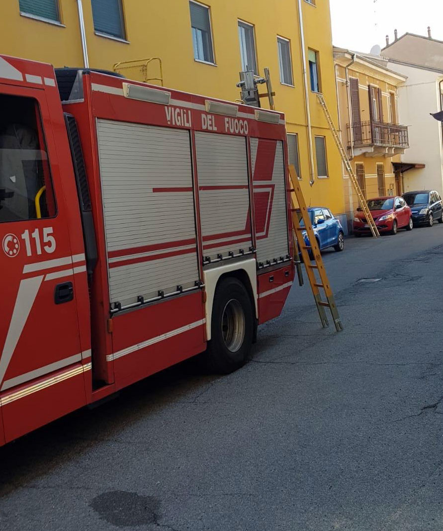 Principio d’incendio: stabile invaso dal fumo