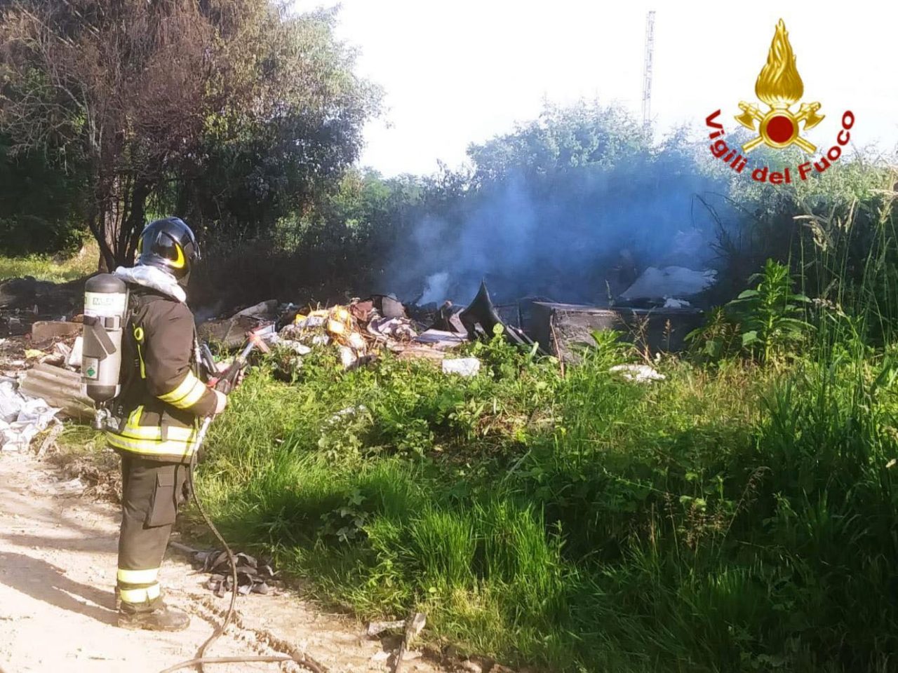 Incendio sterpaglie a Livorno Ferraris: evitato il peggio