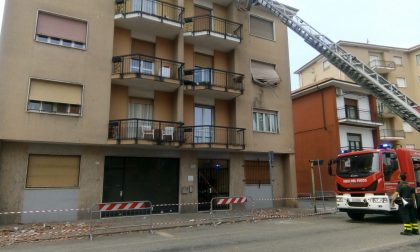 Santhià: crollato spiovente di un tetto