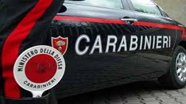 Falso carabiniere colto sul fatto, fugge ma i veri carabinieri lo arrestano
