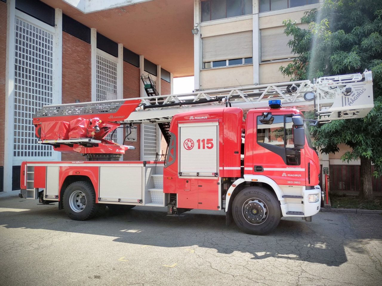 Vigili del Fuoco: nuova autoscala per il Comando di Vercelli