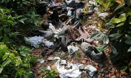 Cimitero di scarpe in Corso Giovanni Paolo II