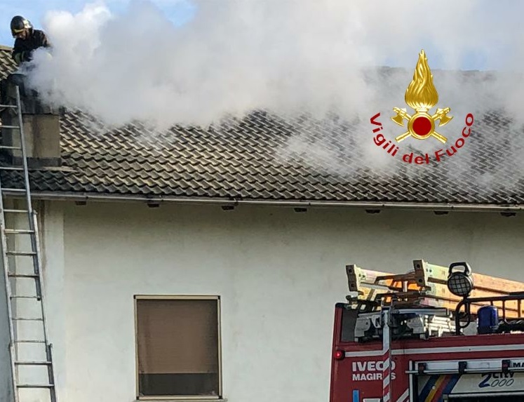 Incendio camino domato dai Vigili del Fuoco