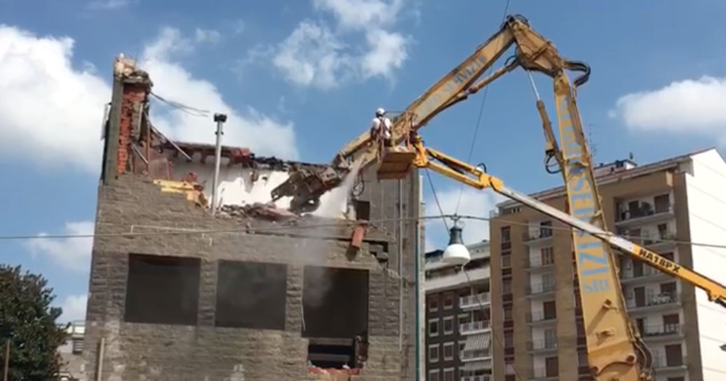 Ala terremotata del liceo scientifico: al via la demolizione – VIDEO