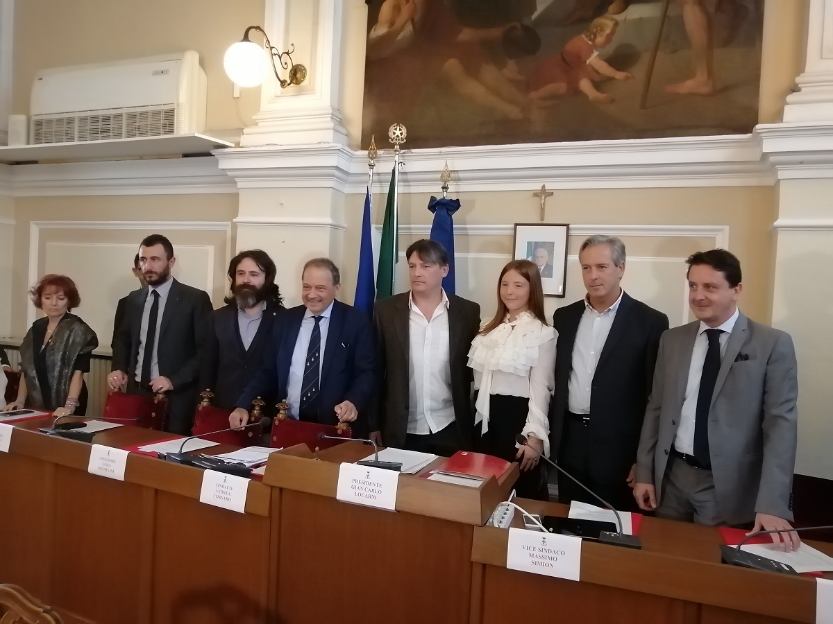 Bicciolano e Bela Majin saluto in Consiglio Comunale
