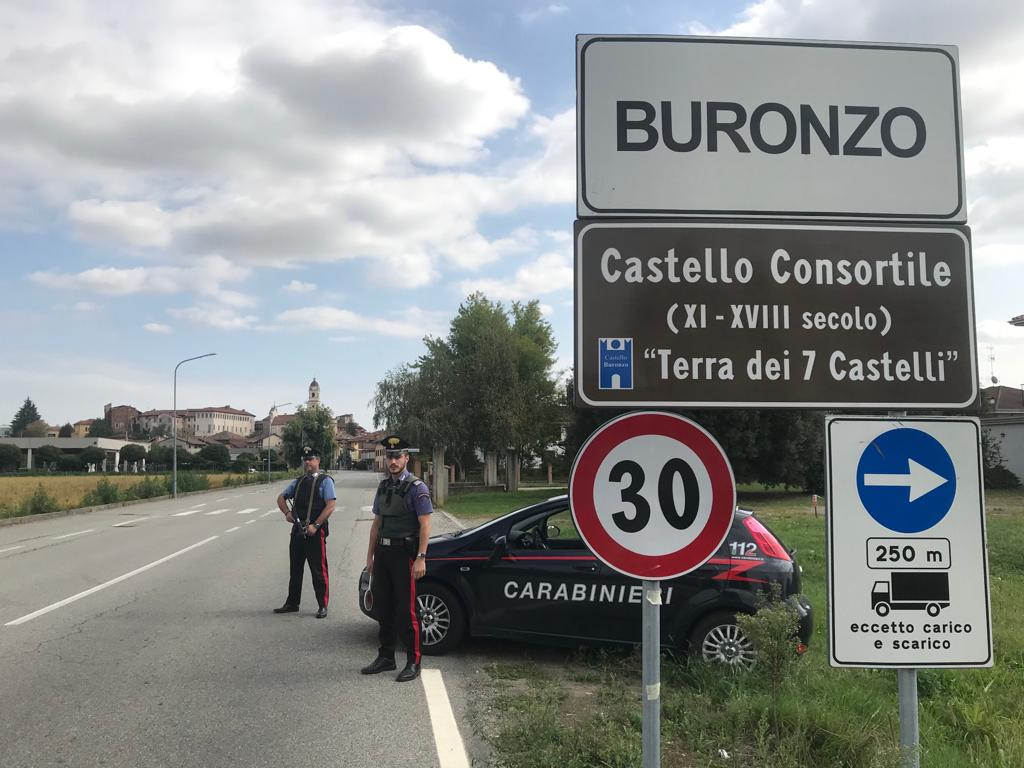 Ruba portafoglio a un commerciante: tradito dalle telecamere