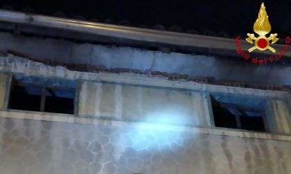 Crolla cornicione da un palazzo a Livorno Ferraris