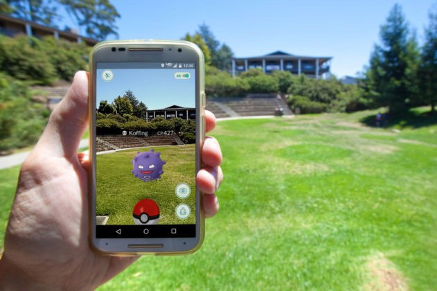Scambiato per un malvivente mentre gioca a Pokémon