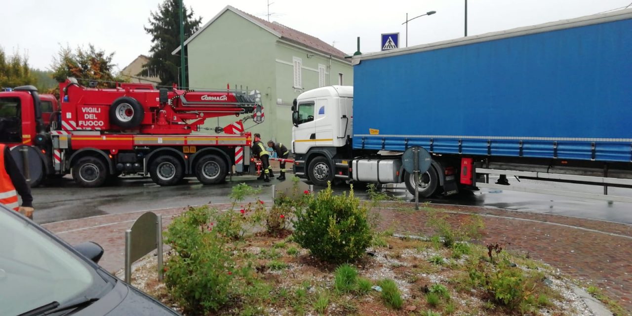 Maltempo e incidenti: auto fuori strada e tir blocca la sp31