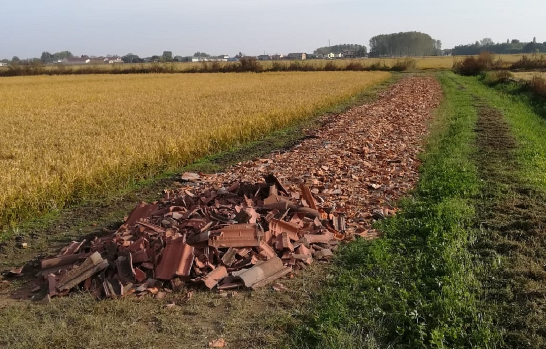 Abbandono inerti: denuncia e furgone sequestrato