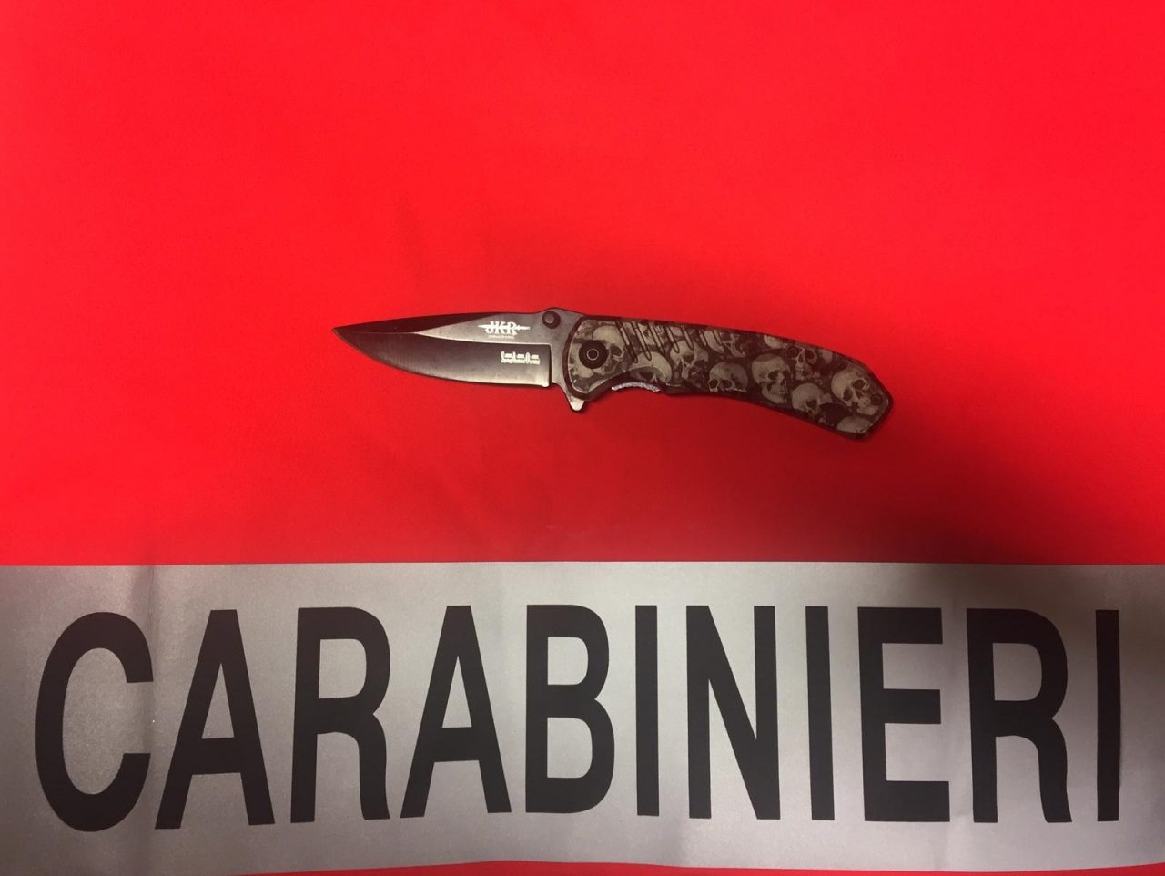 Coltello illegale: denunciata una donna