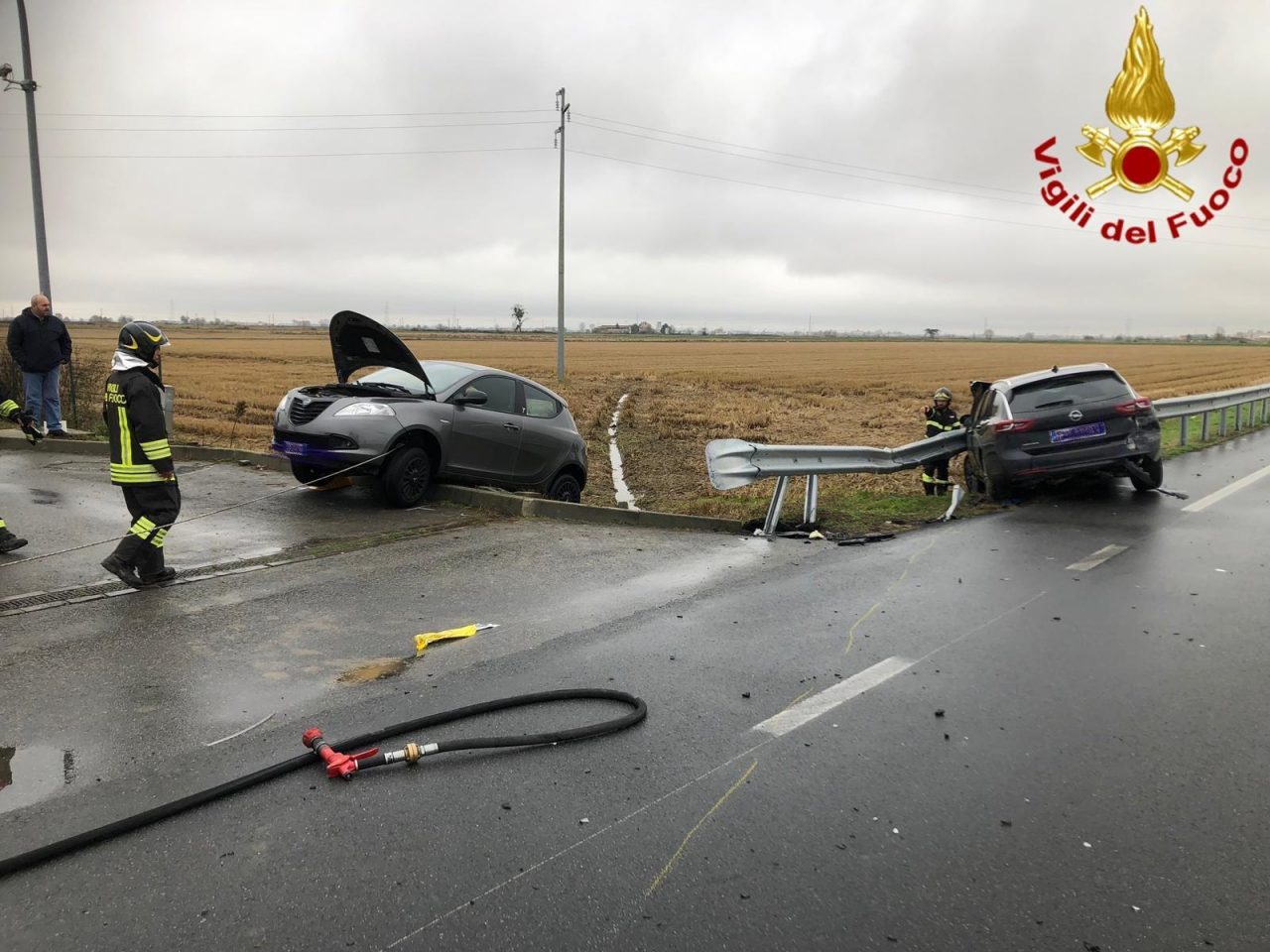 Coniugi feriti in incidente sulla strada per Trino