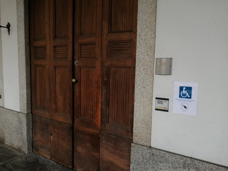 Accesso disabili in municipio: nuovi cartelli