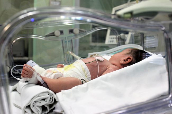 Abbandonato dai genitori perché affetto da una rara malattia