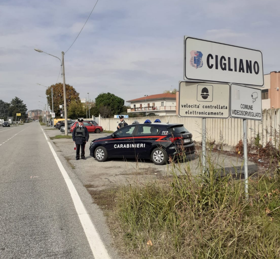 Derubano una parente: due 18enni denunciati
