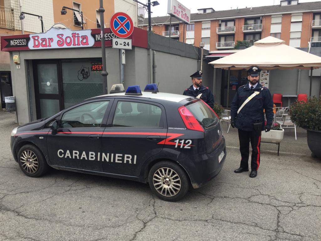 Rissa in strada per la sigaretta negata