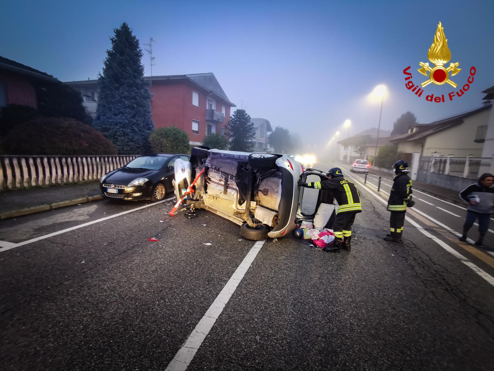 Mega incidente a Vercelli 5 auto coinvolte e 2 feriti - Prima Vercelli