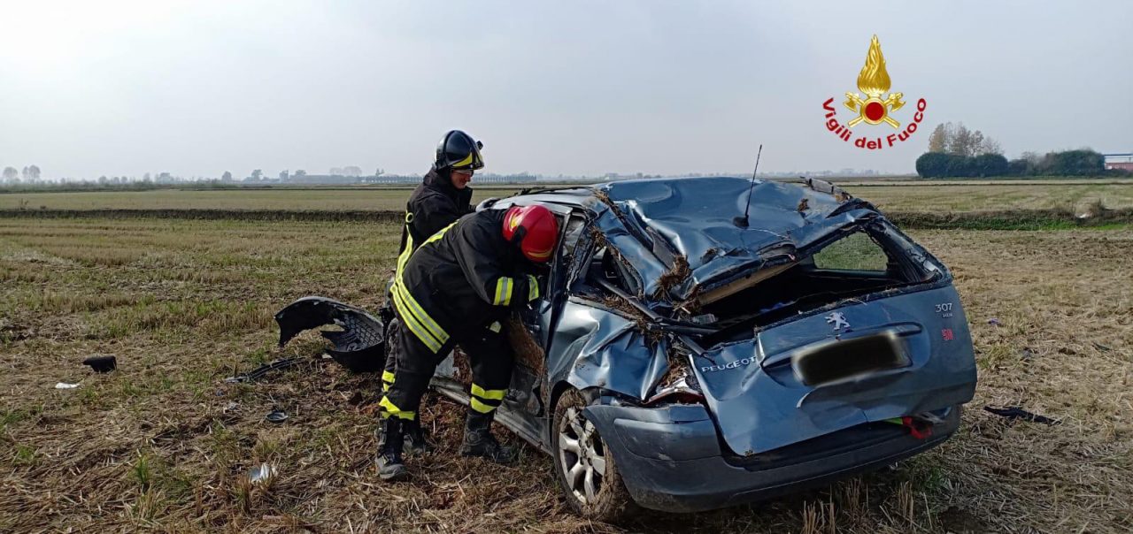 Auto capottata vicino a San Germano