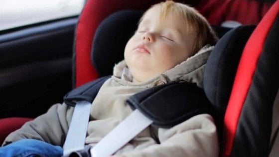 Seggiolini anti abbandono: a sorpresa sono già obbligatori