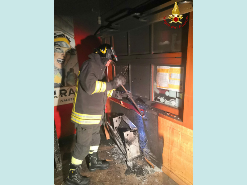 Pub Manera di Scopello devastato dal fumo