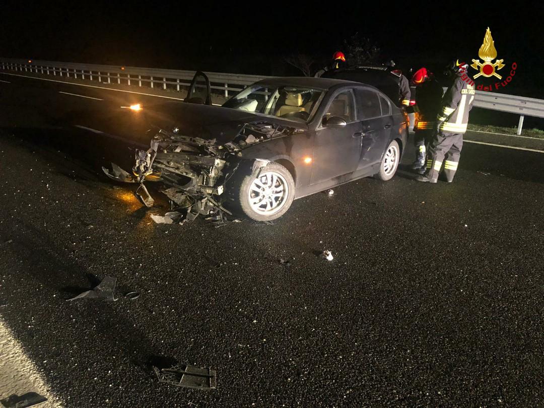 Colpo di sonno al volante: auto fuori strada