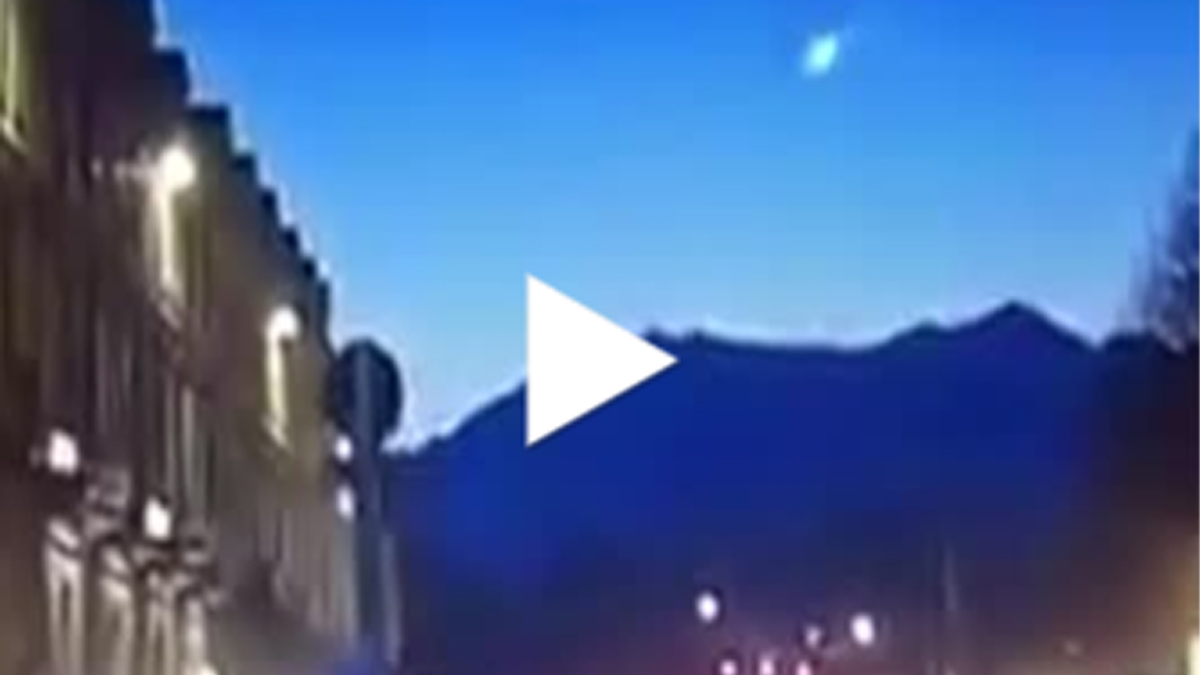 Meteora nei cieli del Torinese: che super stella cadente! VIDEO