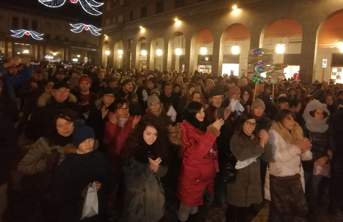 Sardine a Vercelli: in centinaia per un’altra Italia