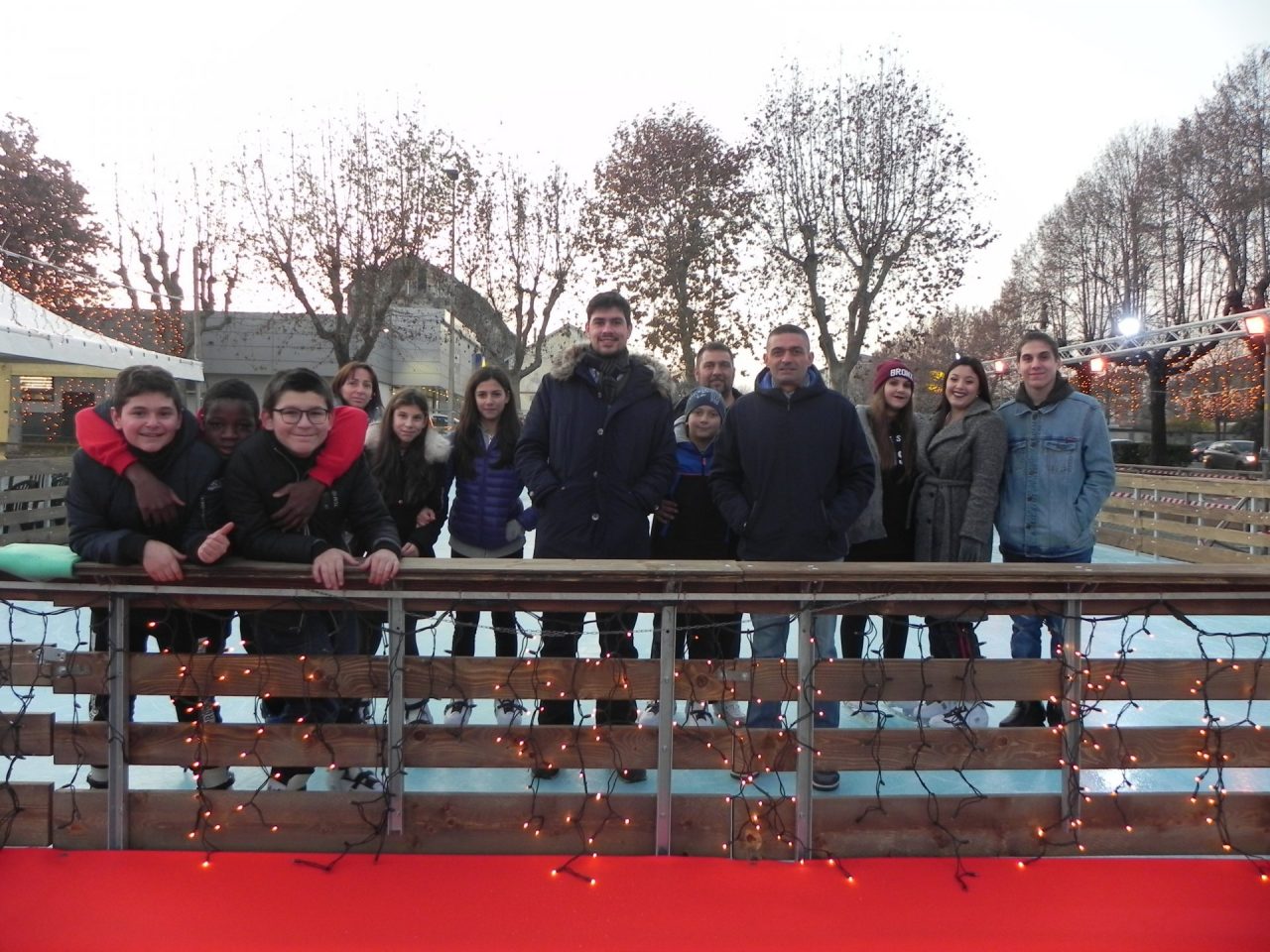 Santhià: inaugurata la pista di pattinaggio