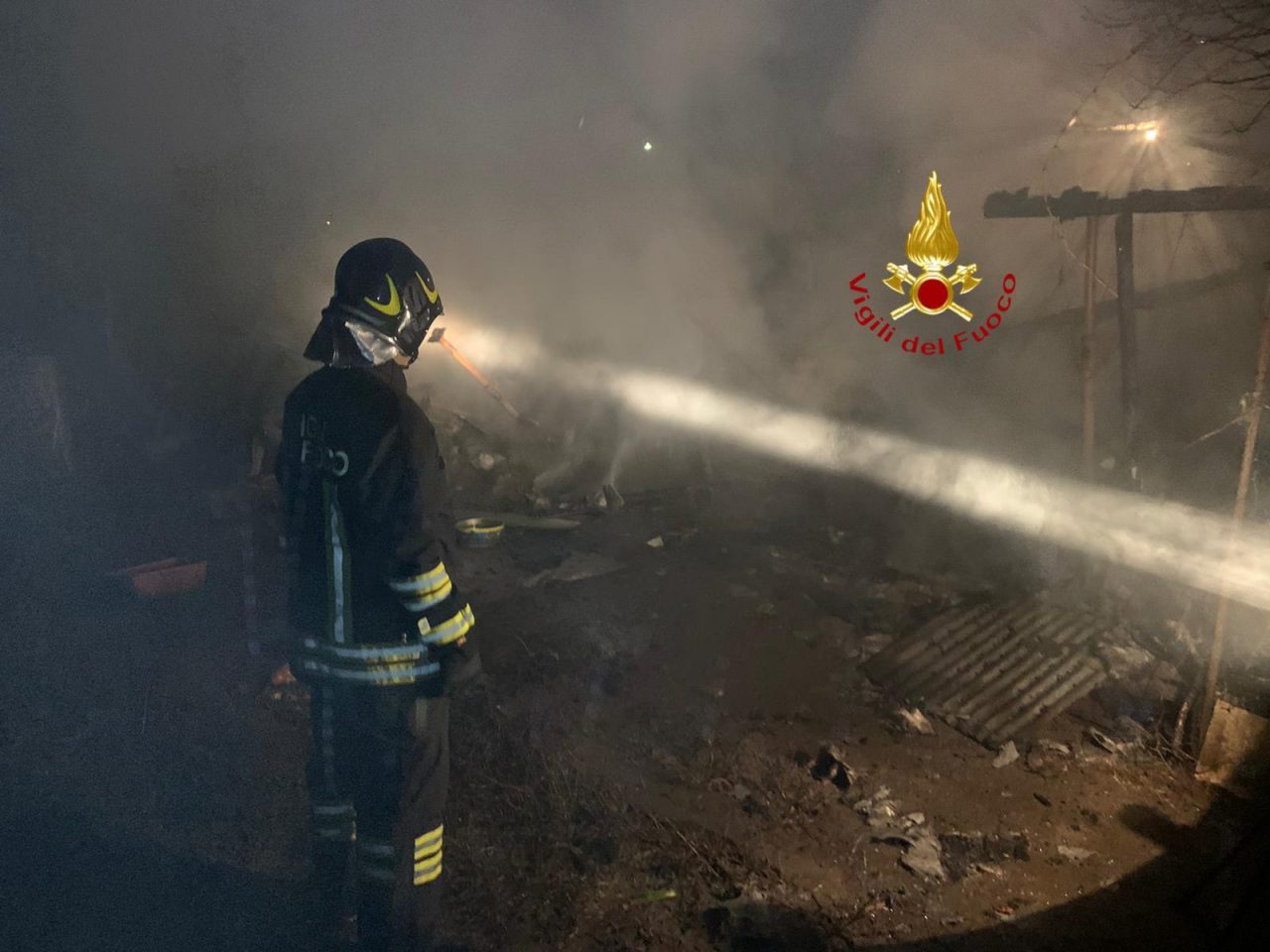 Santhià: pollaio in fiamme