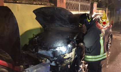 Incendio a Santhià: due auto danneggiate dalle fiamme