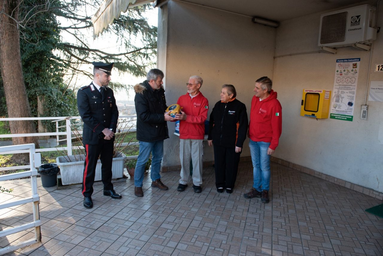 Buronzo: consegnato il nuovo defibrillatore