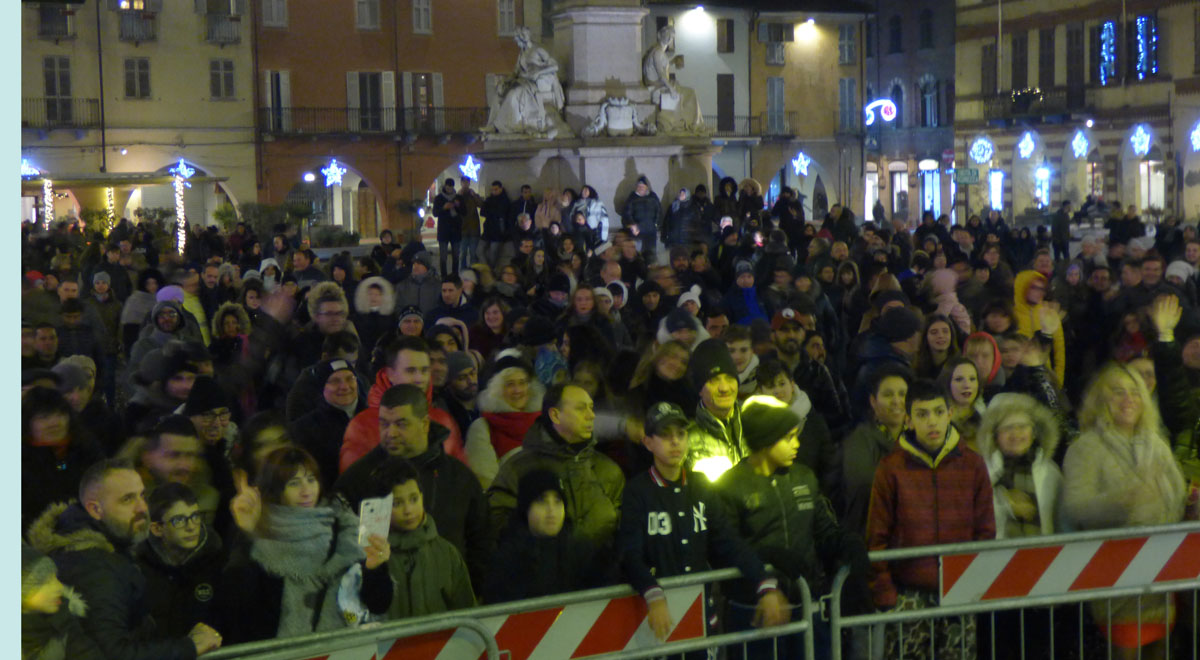 BENVENUTO 2020: grande folla in piazza Cavour