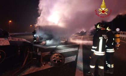 Incendio furgone sulla A26 a Stroppiana