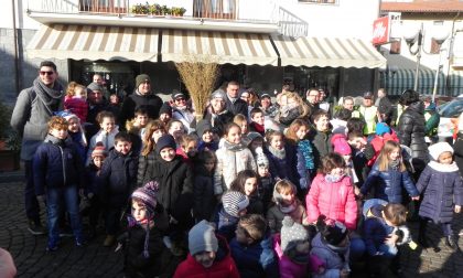 Santhià: la Befana dell Famija è arrivata in Vespa