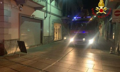 Santhià: cantina a fuoco in centro città