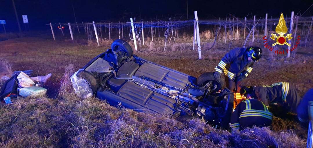 Auto ribaltata a Moncrivello