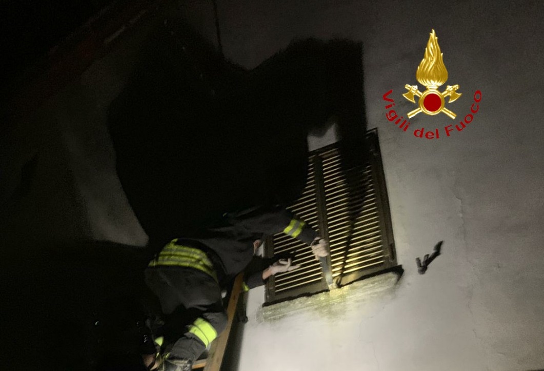 Cadavere trovato in casa dai Vigili del Fuoco