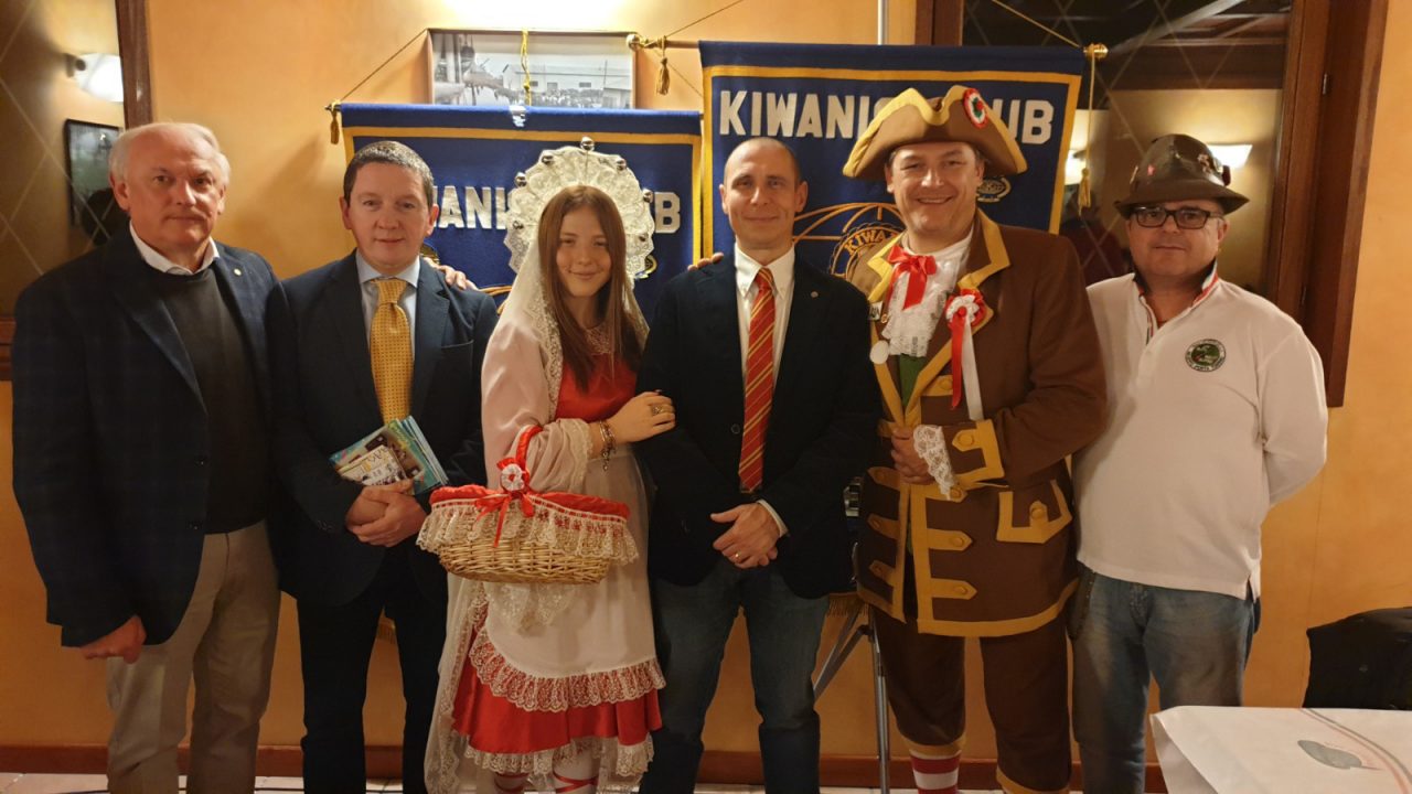 Kiwanis e maschere ospiti dagli Alpini di Porta Torino