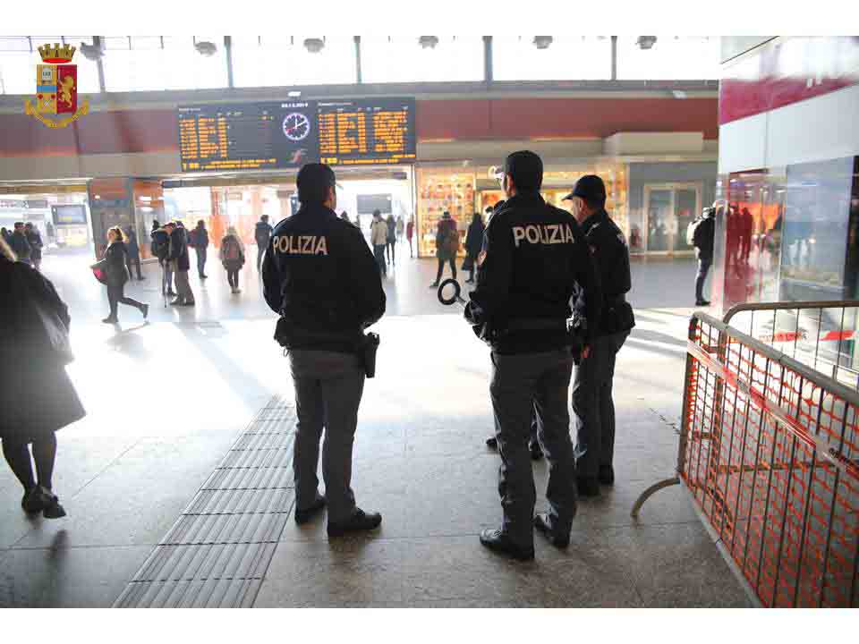 Stazioni sotto controllo: due giovani segnalati