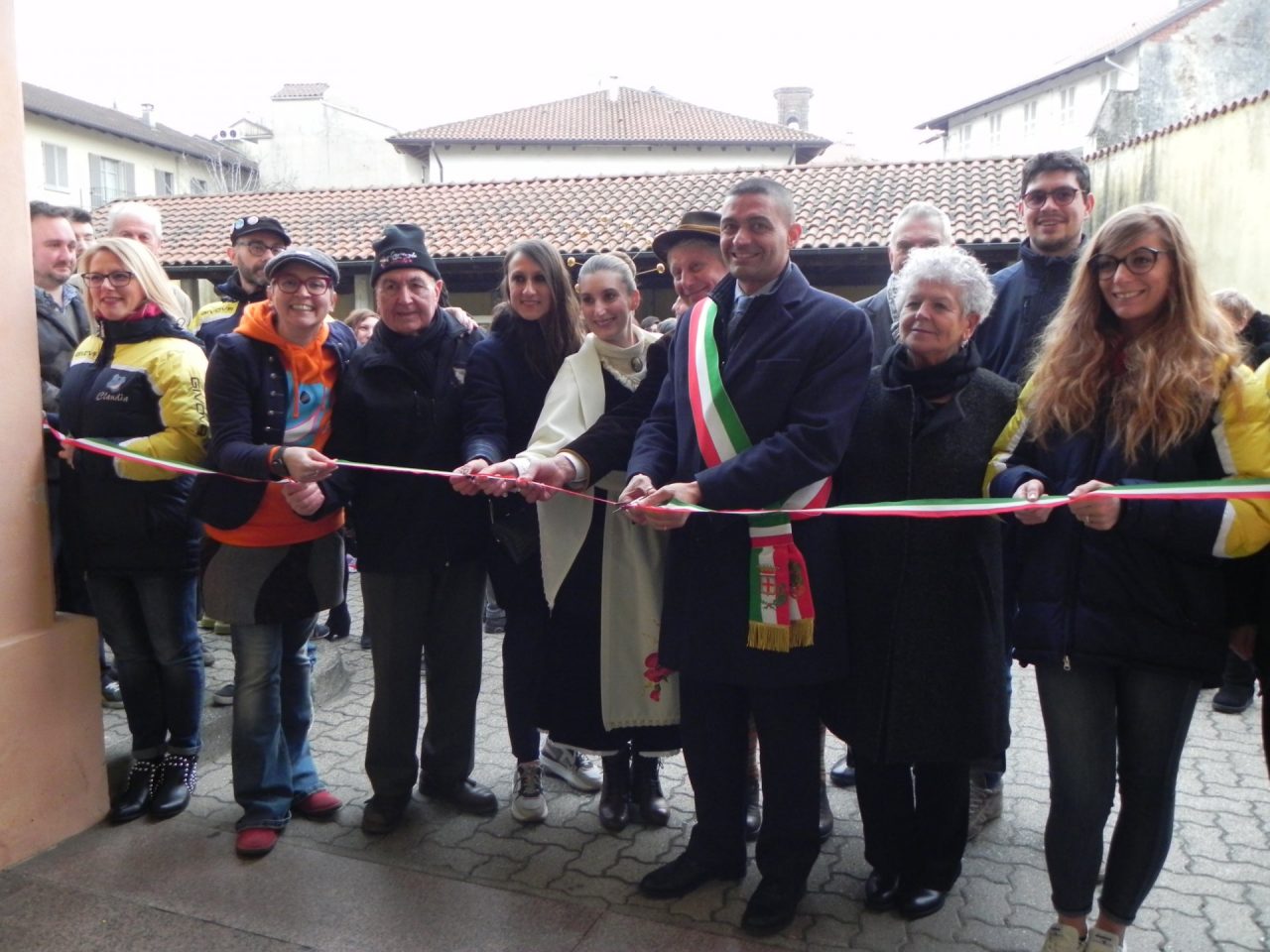 Santhià: inaugurata la mostra “Ma che incarto!”