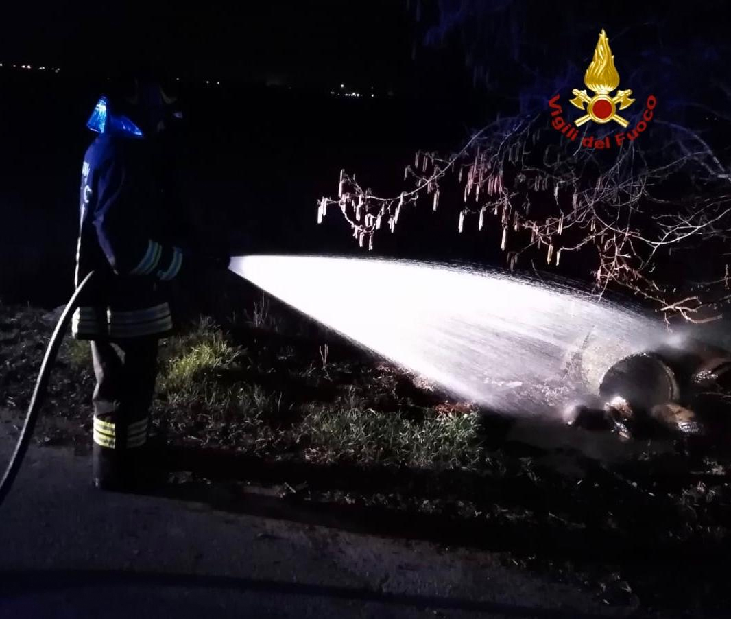 Sterpaglie a fuoco a Cigliano