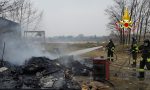 Roulotte in fiamme in località fiume Sesia