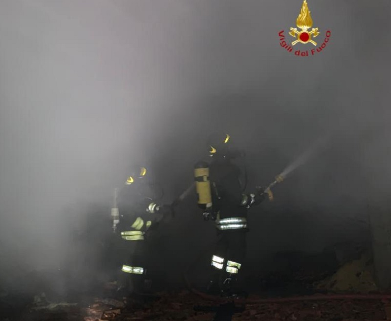 Incendio nella notte in un’abitazione