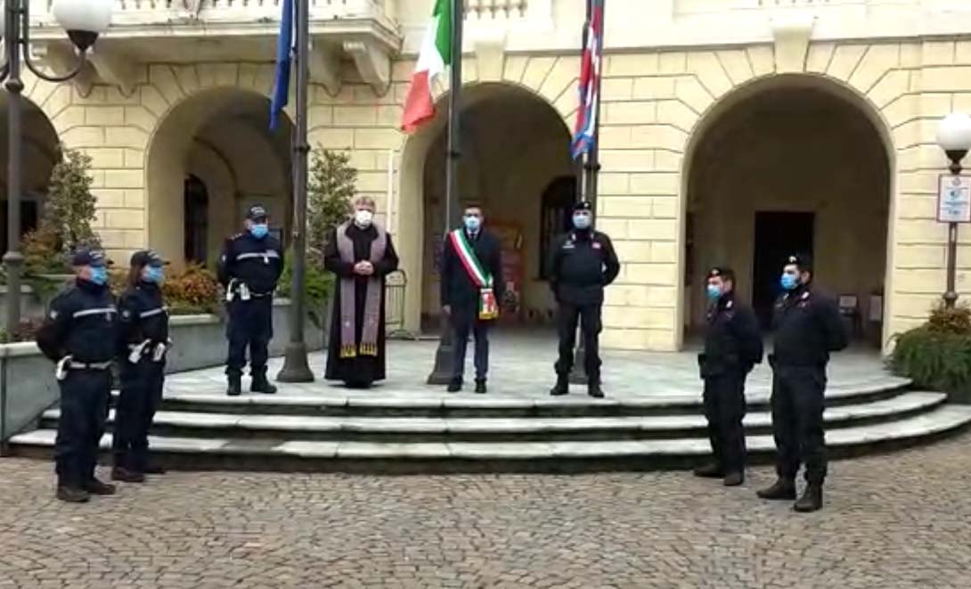 Coronavirus: Santhià si stringe alle famiglie delle vittime – Video