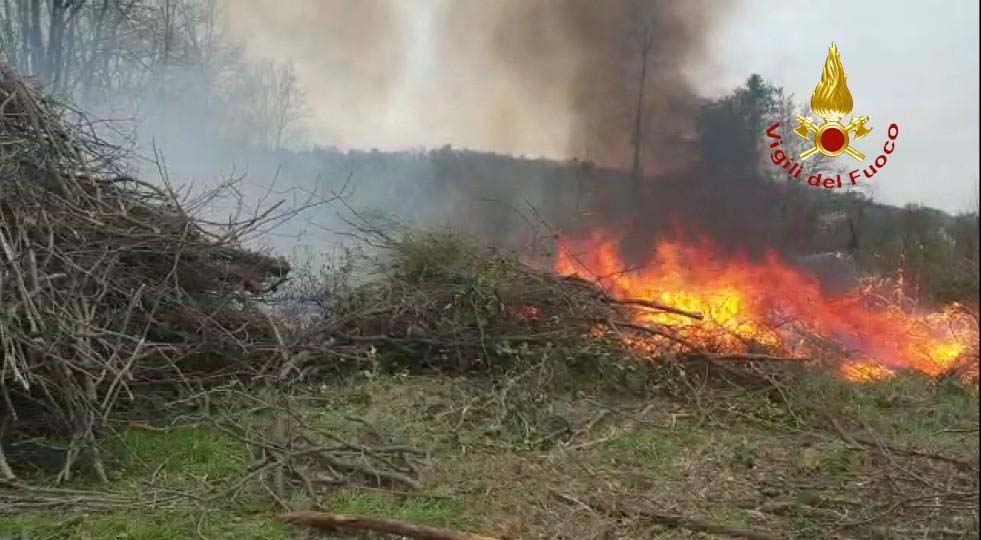Moncrivello: incendio nelle vicinanze del paese