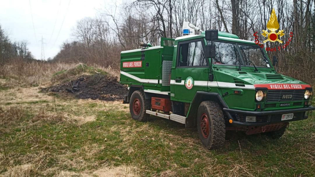 Incendio nel primo pomeriggio a Gattinara