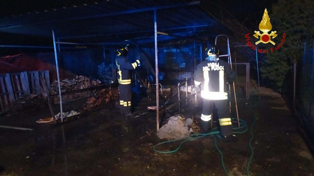 Capanno a fuoco in località Garavoglie