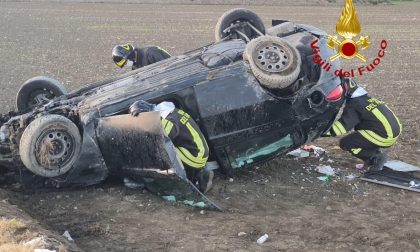 Auto capottata a Villata: una persona all'ospedale